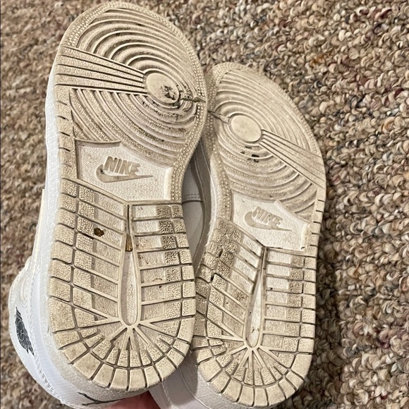 Kids Nike Air Jordan 1 High-Top Sneakers - Picture 5 of 8